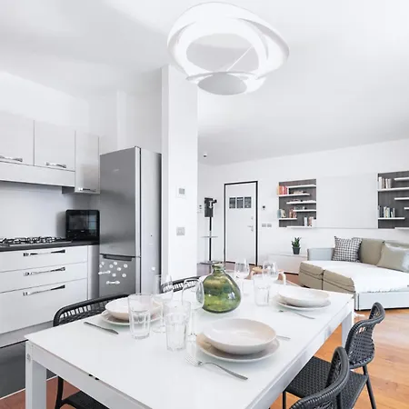 Easylife-appartamento Con Terrazzo In Porta Romana Апартаменты *